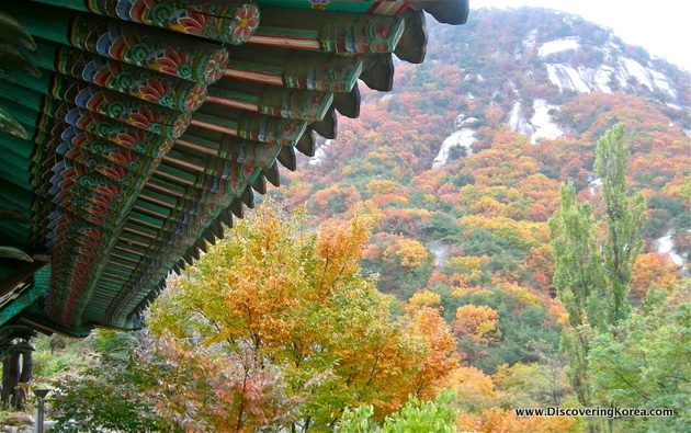 Baegundae summit offers sweeping views of Seoul Bukhansan granite peak view